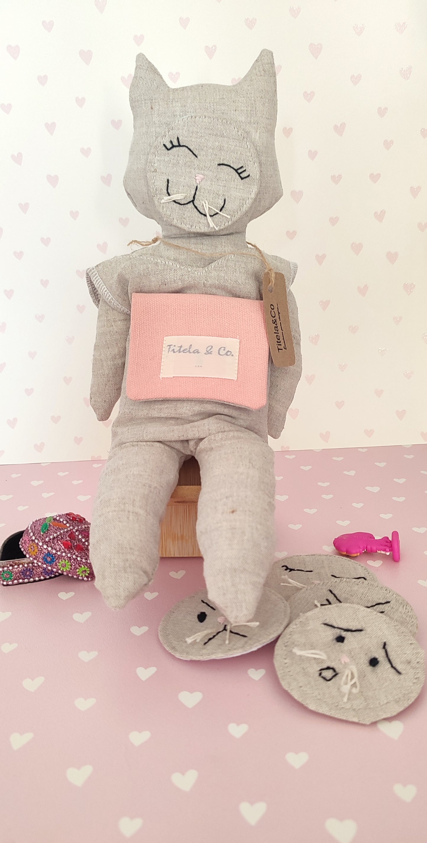 El pack completo FIFI la/el gatit@ de las emociones de Titela&Co.El juguete educativo que permite expresar las emociones.