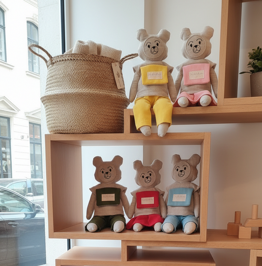 OBI LA/EL OSITA/O DE LAS EMOCIONES DEL COLOR QUE TE GUSTA CON PANTALÓN O FALDA.